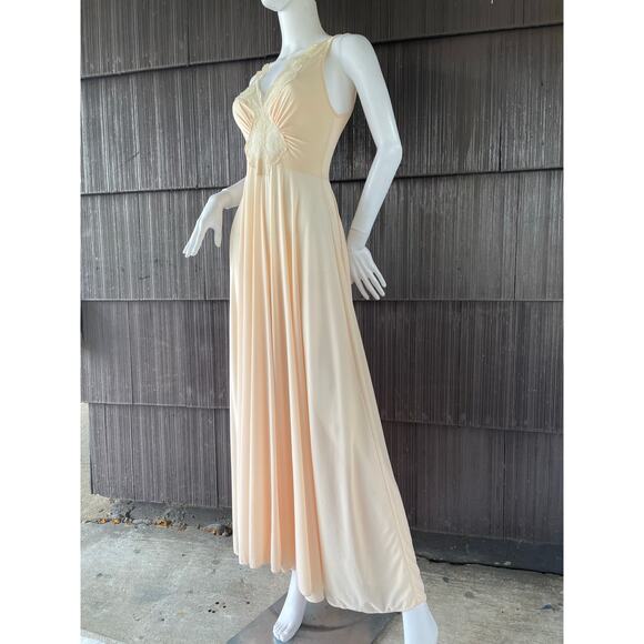 🔥VTG Olga Bodysilk Peach Full Sweep Nightgown  Sweetheart lace Sheer Romantic - Picture 3 of 14